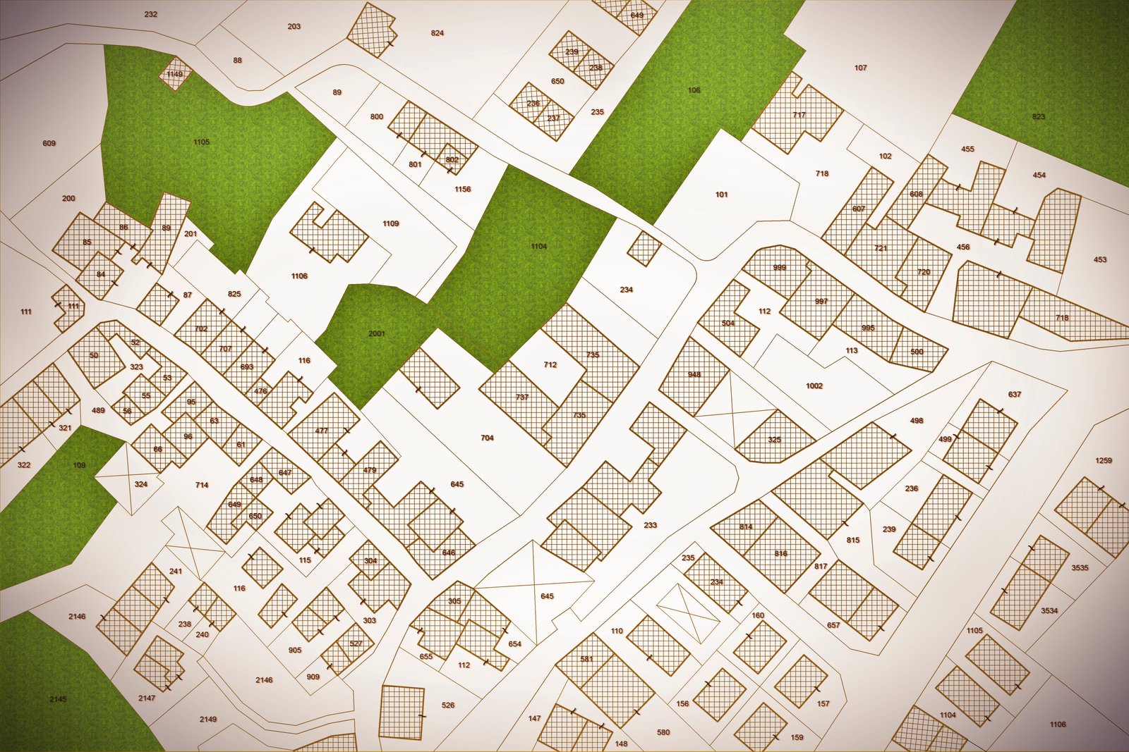 Plan cadastral : parcelles boisées repérées en vert au milieu du parcellaire bâti, numéros de parcelle lisibles